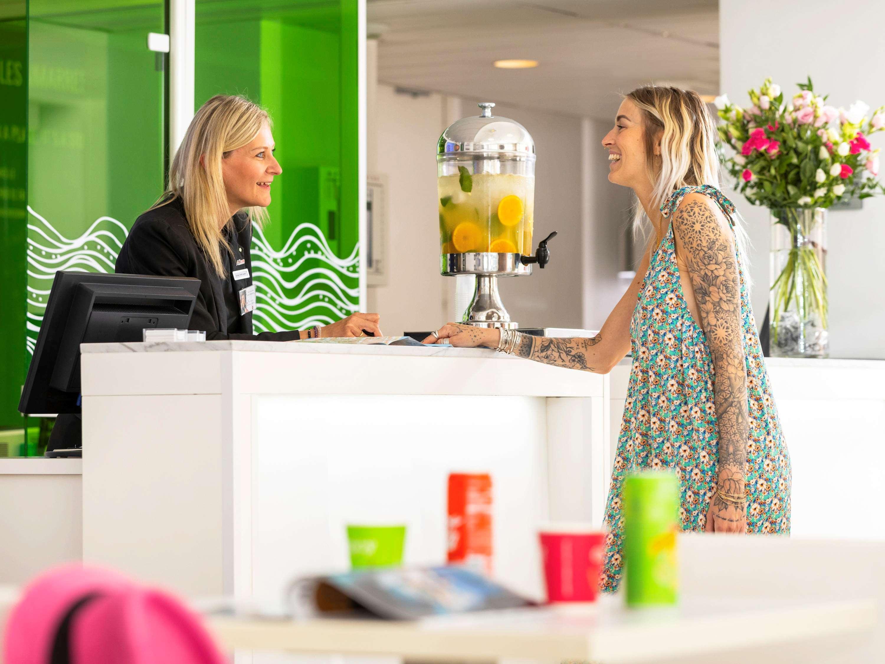 Ibis Styles Menton Centre Hotel Bagian luar foto